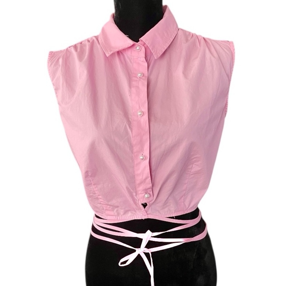 Future Collective™ pink cropped button down size Large women’s pink pearl summer